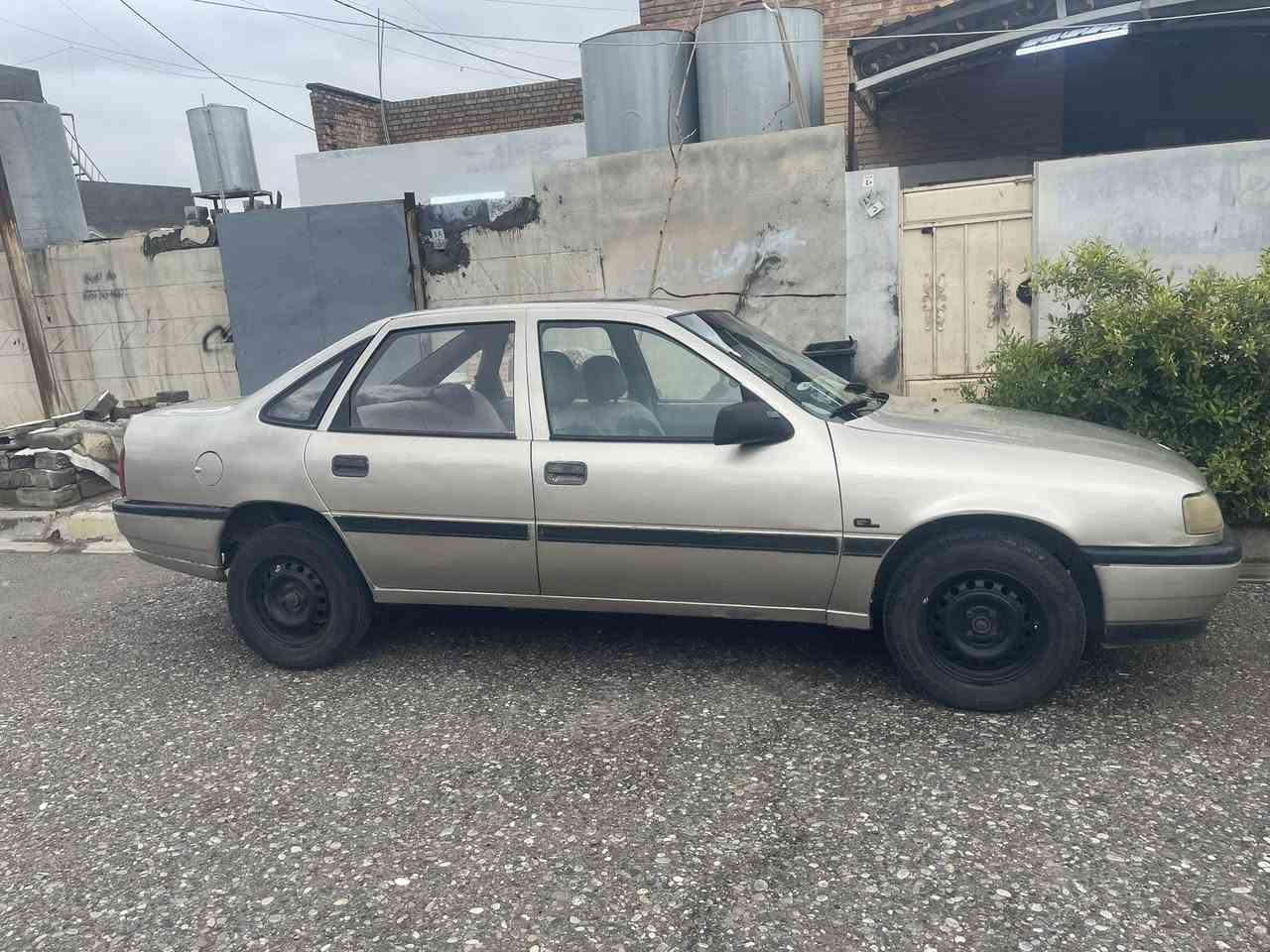 السلام عليكم سيارة اوبل للبيع حجم ١٦ رقم بغداد تحويل ثاني يوم سياره ب اسمي لاصرف ولا بخار مشروع وطني كوبون بنزين سياره مصبوغه جماليه نضافه ٩٠ كير عادي نكره سلف سعر 40وبيه مجال ***********
