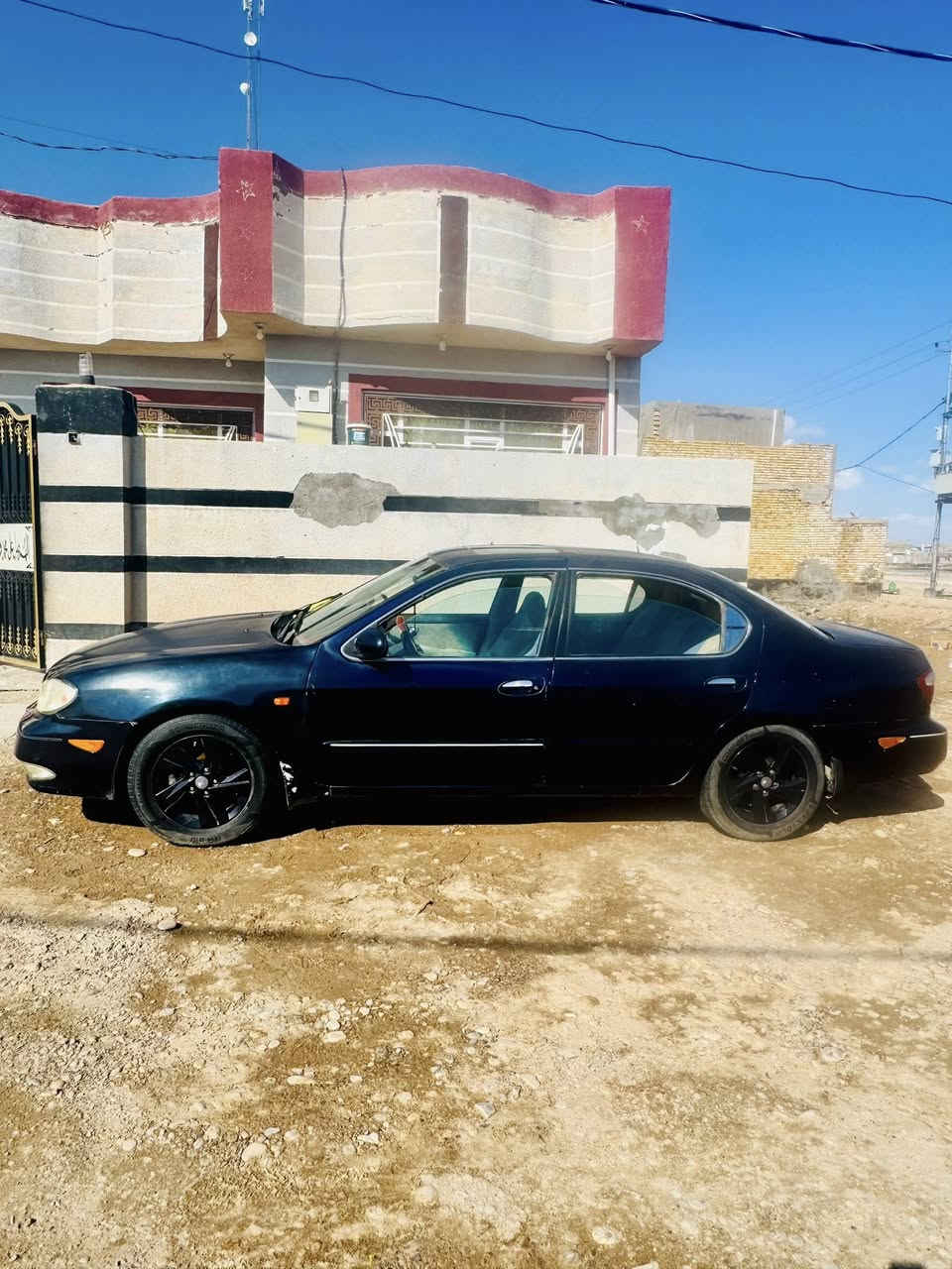 السلام عليكم سياره نيسان مكسما موديل 2000لايت زنون عالي ناصي 
رقم بغداد بأسمنه مصبوغه عام سياره حلوه 55 وبيها مجال مكاني واسط ***********
