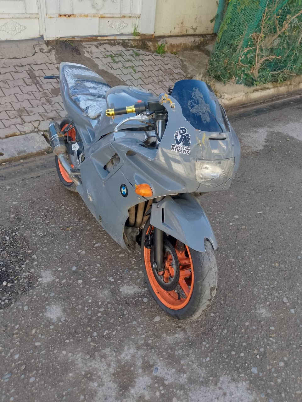 سلام عليكم f2 للبيع محرك كير بالشرط كمرك مدفوع عليهه ادامه تخم ابلكات و دهن و باتري و جبن مال دبل شلعه معدل فول صالنصه طلقات عنواني كركوك سعرهه 13ونص و بيهه مجال قليل ***********
