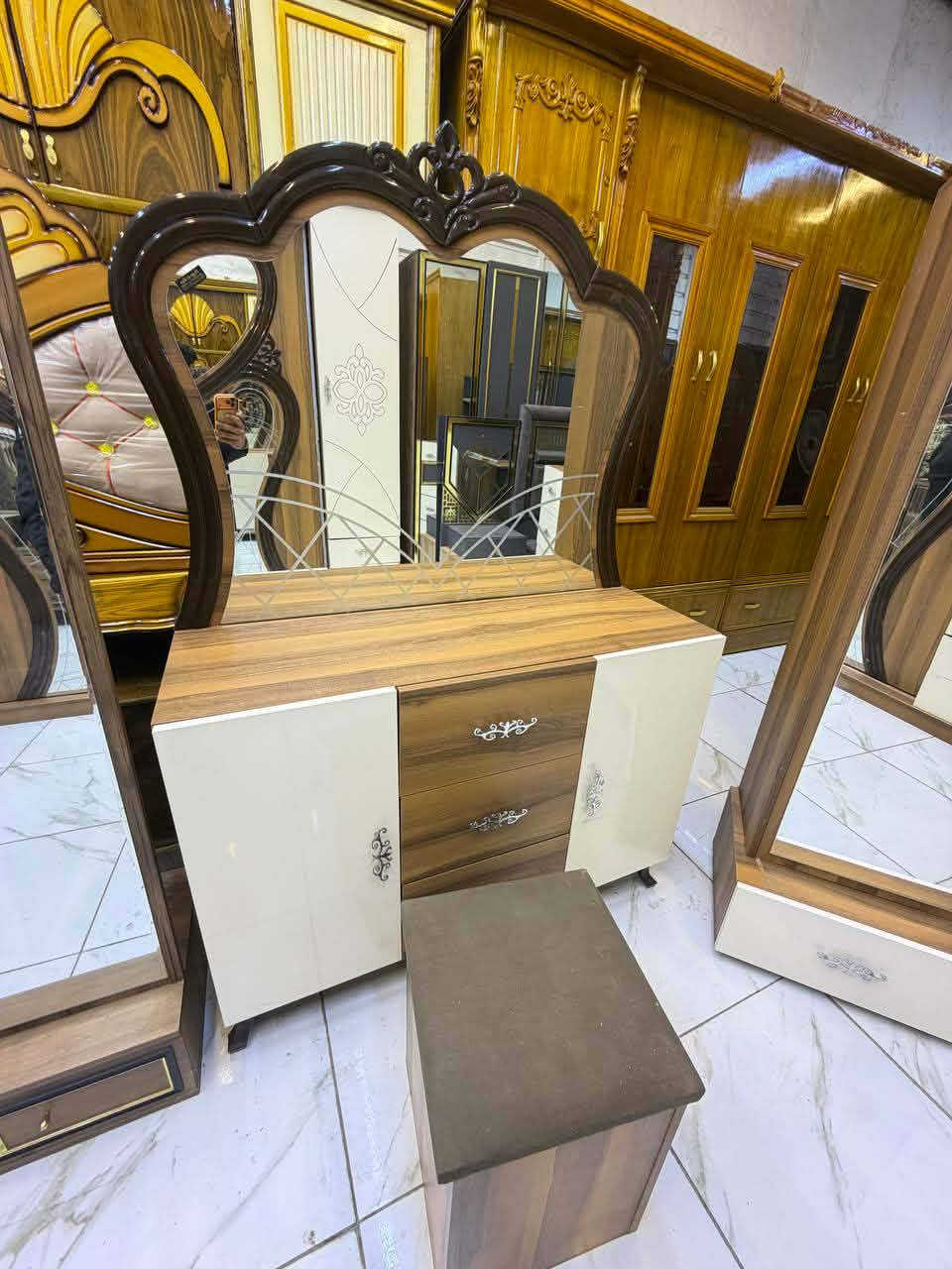 غرفة نوم مستخدمة نضافة 90‎%‎
شغل ثقيل
كوالتي عالي 
لون مميز 
عدد القطع 9
ضهر بلوك 
سعرها 900/800
شد و نقل داخل بغداد مجاني


**إذا كنت صاحب هذا الإعلان وتريد حذفه لأي سبب، رجاءا أرسل رسالة إلى الدعم الفني**