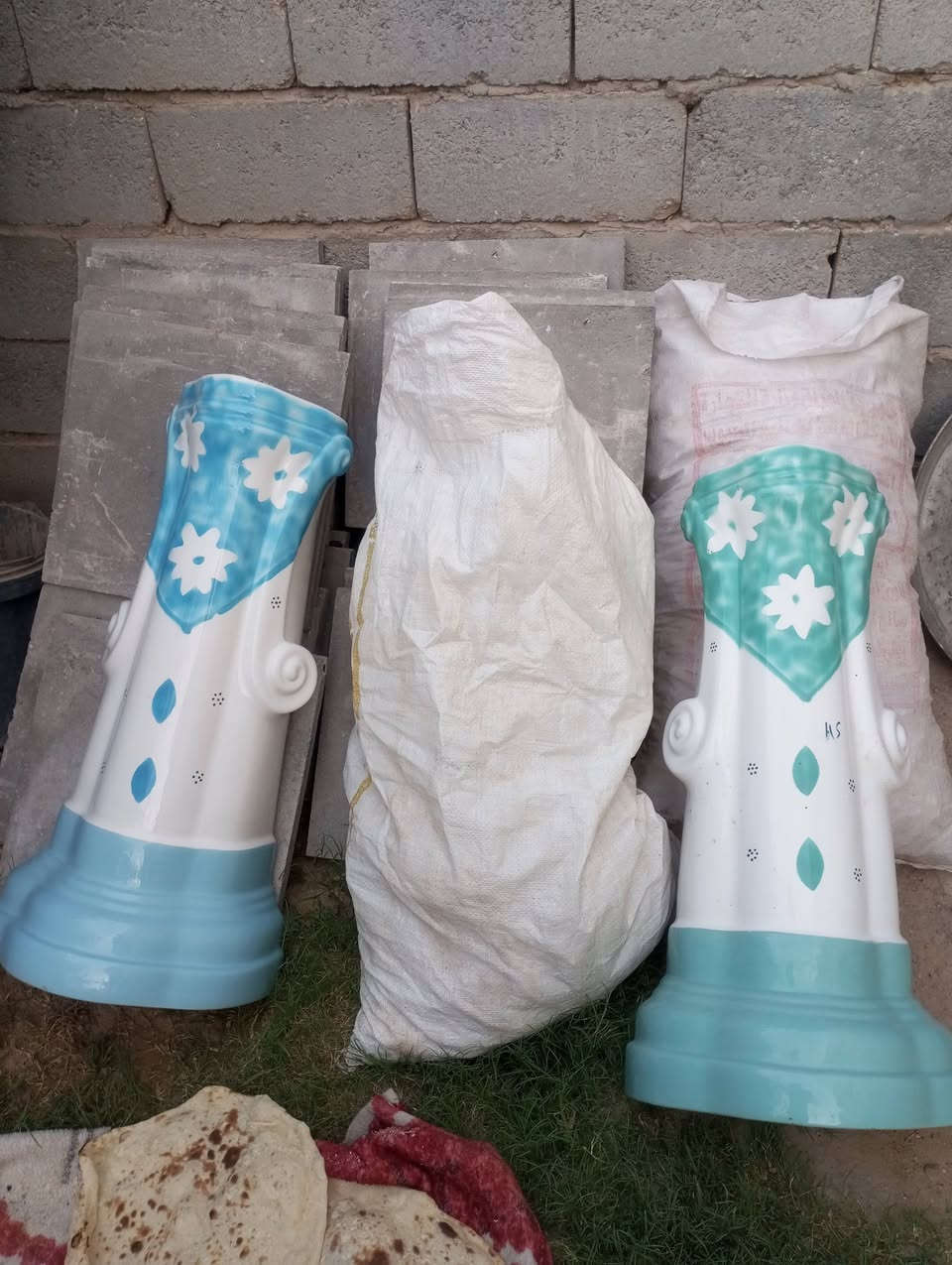 السلام عليكم عندي هاي المغاسل البيع جديدات اكثرهن بس الجوه الحوض الفوك قليل البيع فلس ونص ***********
