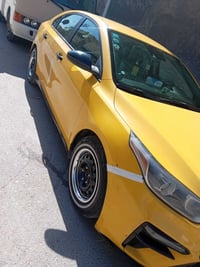 عندي سياره موديل ٢٠ حادثه جاملق خلفي السعر ١٢٥ وبيه مجال موبايل 077122...