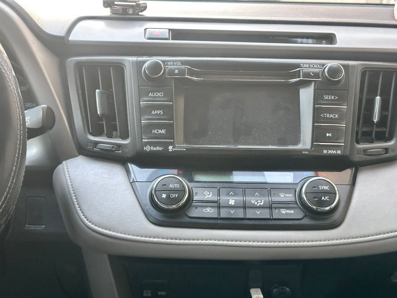 للبيع Toyota RAV4 موديل 2017
* محرك 2.5
* جير أوتوماتيك
* اللون: (سلفر)

الضرر موجود فحص سونار راسل الرقم 

* المواصفات: شاشة، كاميرا خلفية، سنسرات، مثبت سرعة، فتحة سقف (إذا موجودة)
* السيارة بحالة جيدة وجاهزة للاستخدام
* خالية من المشاكل الميكانيكية

السعر: (155)

للاستفسار والتواصل:*********** واتساب
