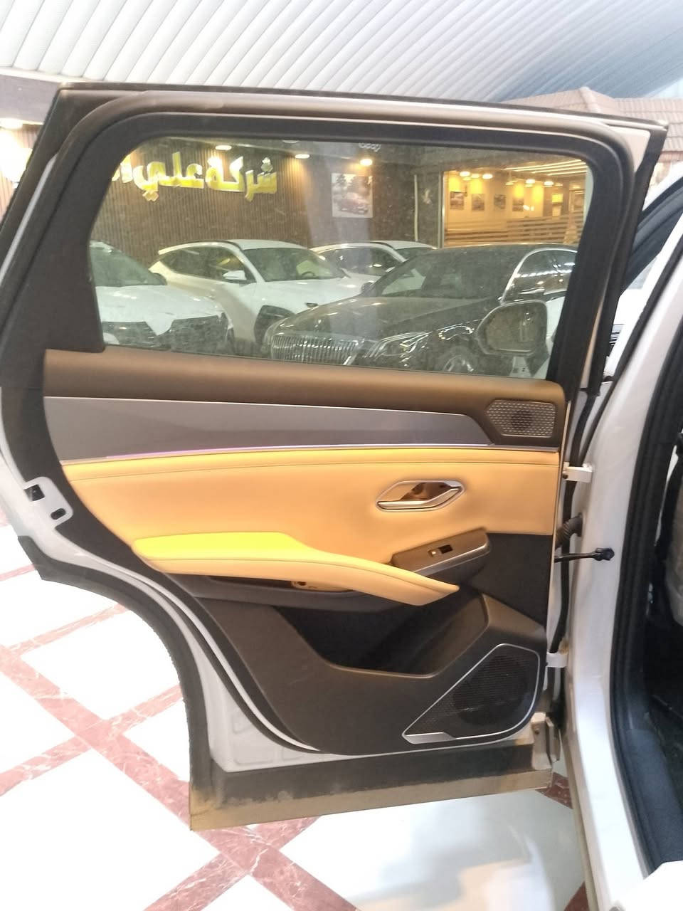 جميع نواع زجاج اليسارات القديم ولحديث نقل وشدداخل بغداد مجانن
وبنسب السعار رقم الهاتف ***********
