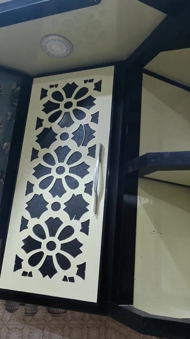 للبيع دراسة مطبخ مميزة جداً! 🏠✨ بتصميم عصري وألوان جذابة، بتناسب كل الأذواق. لو حابين تعرفوا تفاصيل أكثر أو تشوفوا صور إضافية، أنا موجودة للرد على استفساراتكم. 🛋️ #مطبخ #للبيع  ***********
***********
