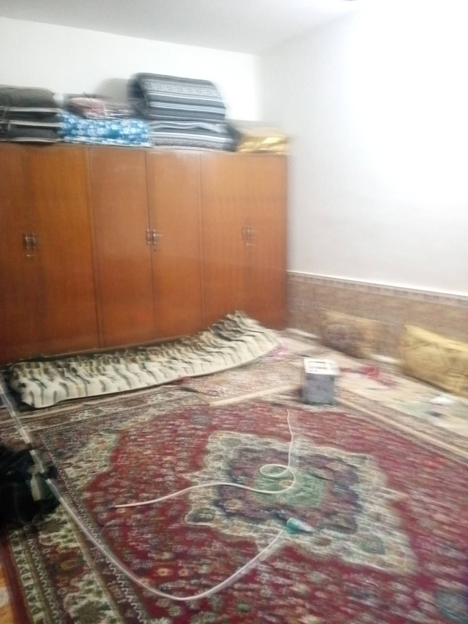 بيت للبيع بمنطقه العگر الشرقي بشارع عميد موسى بناء طابوق مرمم جديد يحتوي على غرفتين  وصاله كبيره واستقبال ومطبخ وصحيات وساحه كراج ب٦٠ وبيه مجال *********** بيه وات ساب
