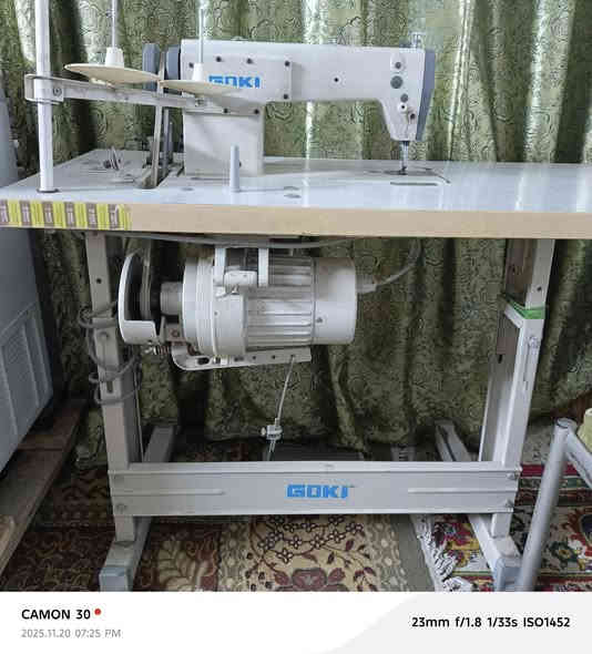 مكائن خياطه صناعيه عدد اثنين  استخدام قليل سعره الوحده 350 وبيها مجال ***********
