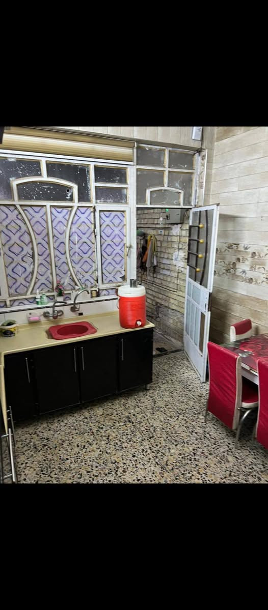 سلام عليكم 150غرفتين وحولي واستقبال ومتبخ حار بارد وصحيات 2بشارع ابو الحرارة ***********
