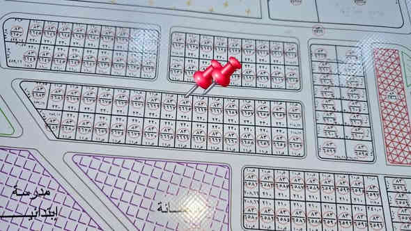 بسم الله إعلان بيت للبيع يعتبر قطعه ارض ال٥كيلو قرب جامع التقوى الفرع الي مقابيل الحديقه مباشر المساحه ٤٦٠متر كل قطعه ٢٣٠ متر طابو صرف تحويل مباشر علمآ البيت مؤجر ٣٠٠  البيت صاير ب الأسواق كلشي قريب منه أستفسار أكثر ***********
