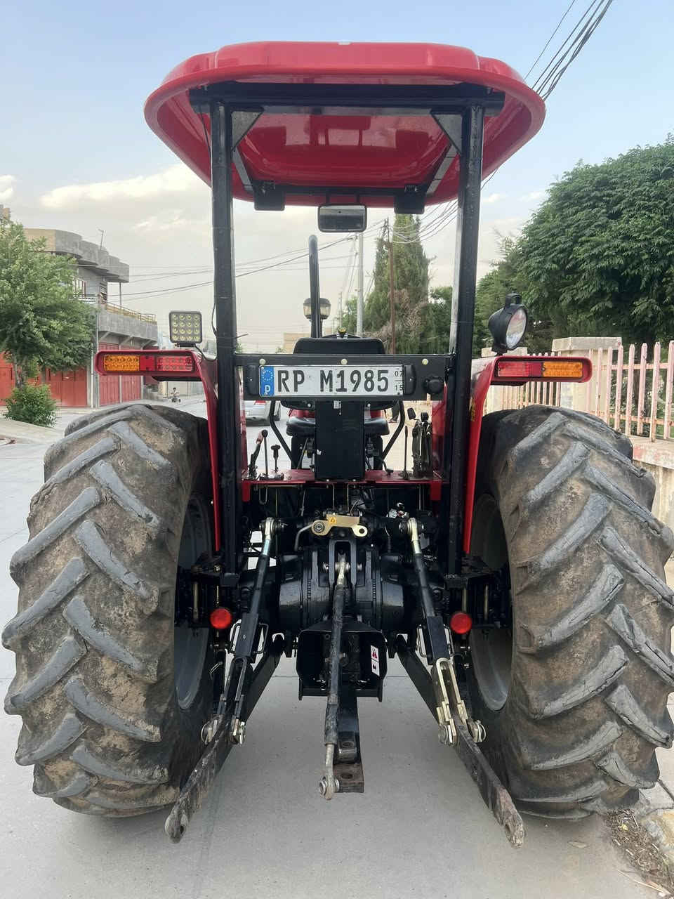 سەرەتابەناوی خواگەورە میهرابان ئەم تراکتۆرە مان هیە بۆفرۆشتن هەمووگیانی بەشەرت پێش ئیتالی ڕەقم سلێمانی مۆدێلی2012 ماشەاللە خجم485 ژمارەتیل))))***********))))***********
