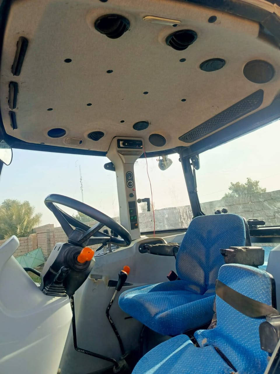 تركتر نيو هولندا 2014 رقم شمالي فول اوتوماتيك حجم 110  جاهز للعمل گير ومحرگ شرط السعر  130 ورقه بي  مجال قليل الشراري
رقم هاتف ***********
