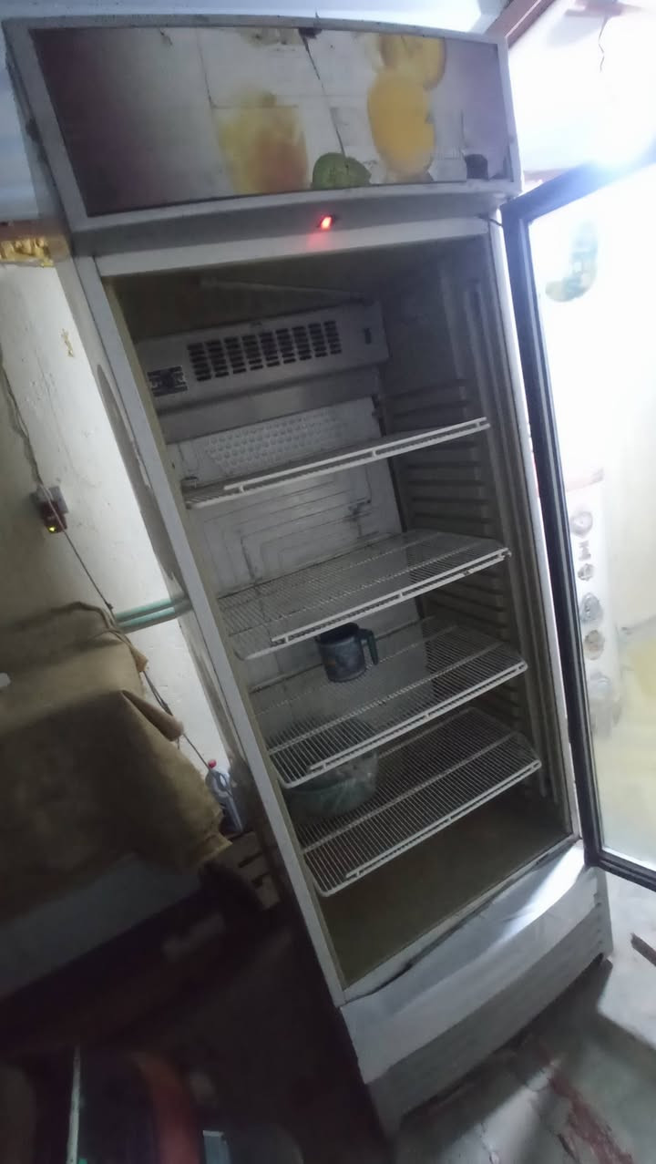 للبيع 
ايكور التركي الاصلي 
نظيف وشغال تبريد فول 
الحلة 
القاسم الشارع العام 
اتصال ***********
