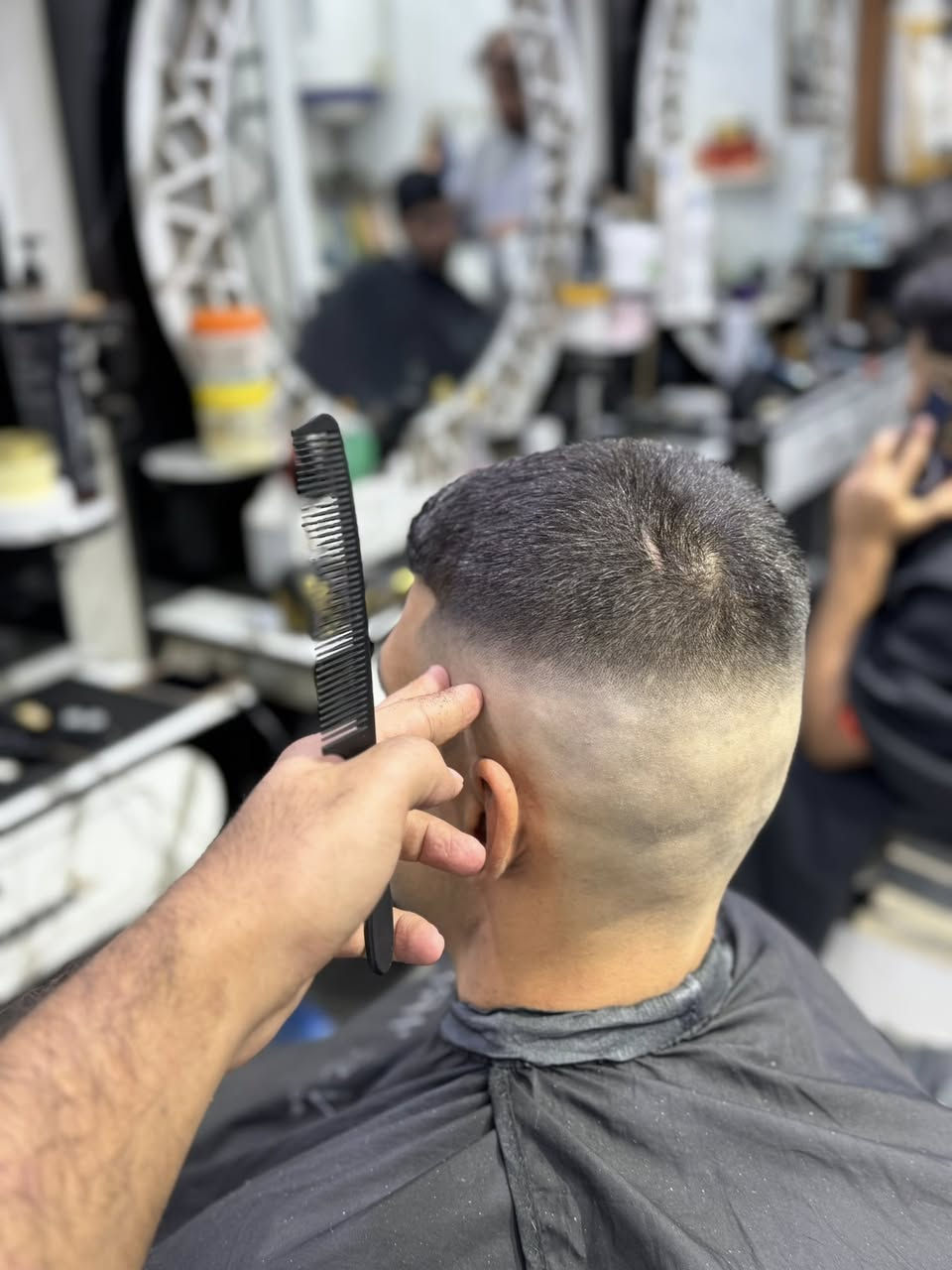 السلام عليكم زبائننا الكرام

أهلاً وسهلاً بيكم وتنورونا ل (حلاقة حيدر الأنيق)

بعد الاتصال برقم الحلاق تشرفونا قبل 3 أيام من يوم العيد لموعد الحلاقه بسبب الزخم

لعدم إحراج الحلاق وتأخير الزبون الكريم في ليلة العيد

مخرج بوابة B-مقابيل جسر المشاة

الرزق الدائم للجميع يارب

وكل عام وأنتم بألف خير

علي الحلاق ***********
