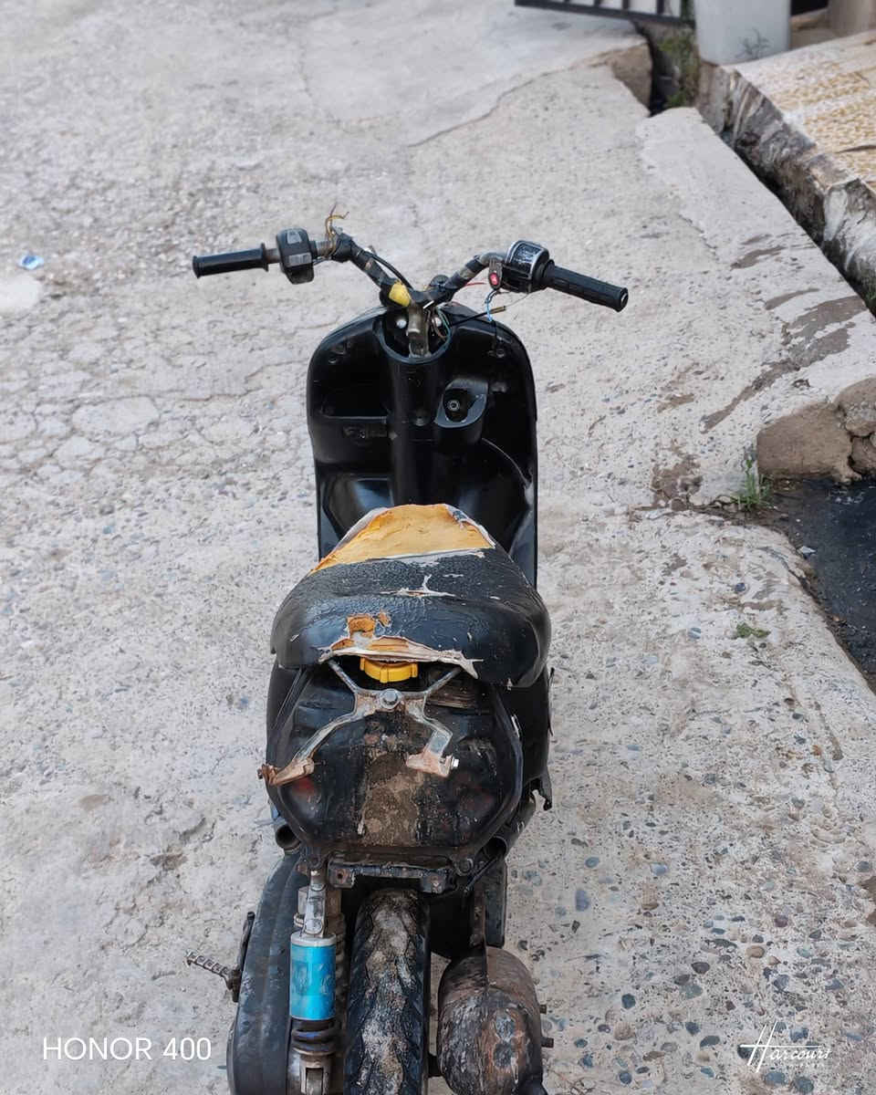 السلام عليكم ماطور للبيع شاصي شرط  ماكينه شرط معمره جديد قبل اسبوع ماتور نظافته قدام العين السعر120وبي مجال  الرقم***********
