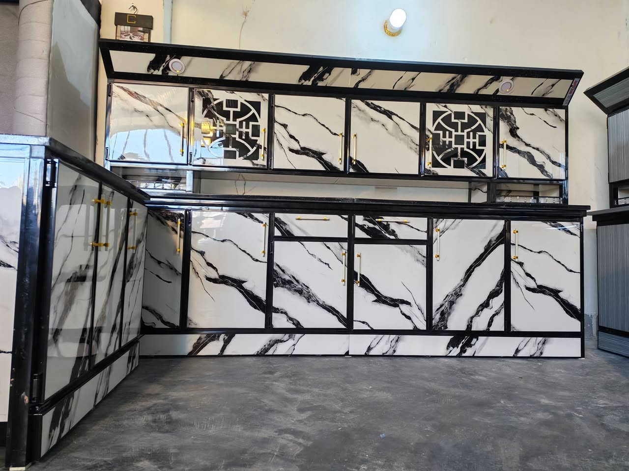 على بركة لله وصلت بضاعه جديد و مستعمل
عنواني ب
بغداد التاجي قرب منشأة نصر 
طريق زملة حمدي 
***********
***********
