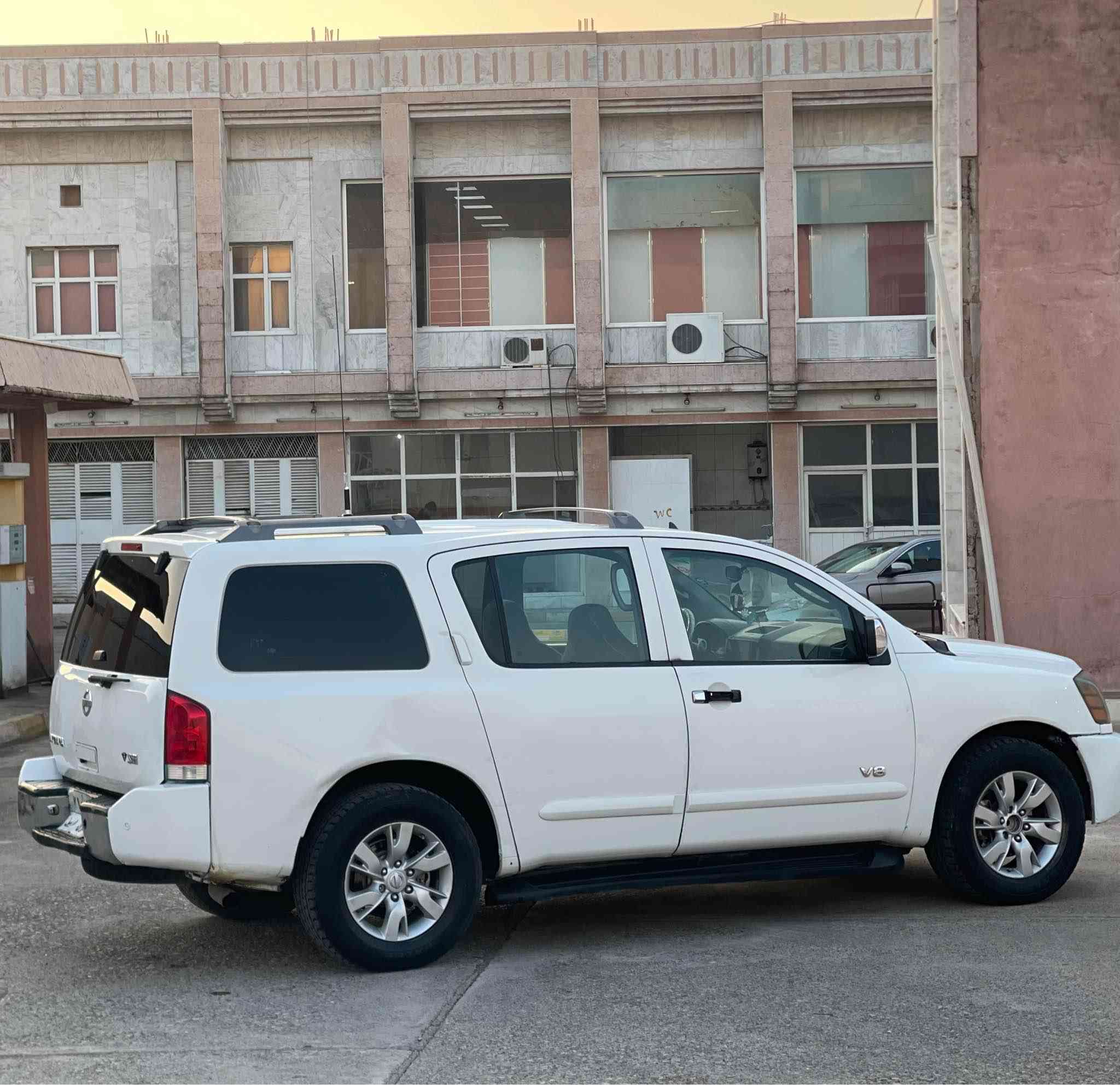 رقم كورك - ***********
واتساب -***********
للبيع و مراوسه 
سيارة نيسان ارمادا موديل 2005 فول مواصفات ماعدا فتحة السقف محرك 8 سلندر گير محرك كهربائيات كله جديد و شرط قبل يومين شديت 4 تايرات جديد سعرها 86 ورقه و مجال بيها 4 ورقه غرامه تحويل او وكاله شرط السياره بيها 2 صبغ بس بدون دواخل مكان السياره عقره بين اربيل و دهوك اكر, نينوى
