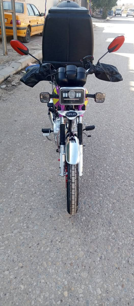 سلام عليكم دراجه للبيع موديل 25 اوراق سكنر الدراجه شتغلت بيه نص يوم الله شاهد  الدراجه كامله من كلشي ابيع كله هيه وغراضه صالنصه كاتم الصوت حلوه السعر 900 بيه مجال حك الجيه هاي التفاصيل الشراي يتفضل ‏‪***********‬‏
