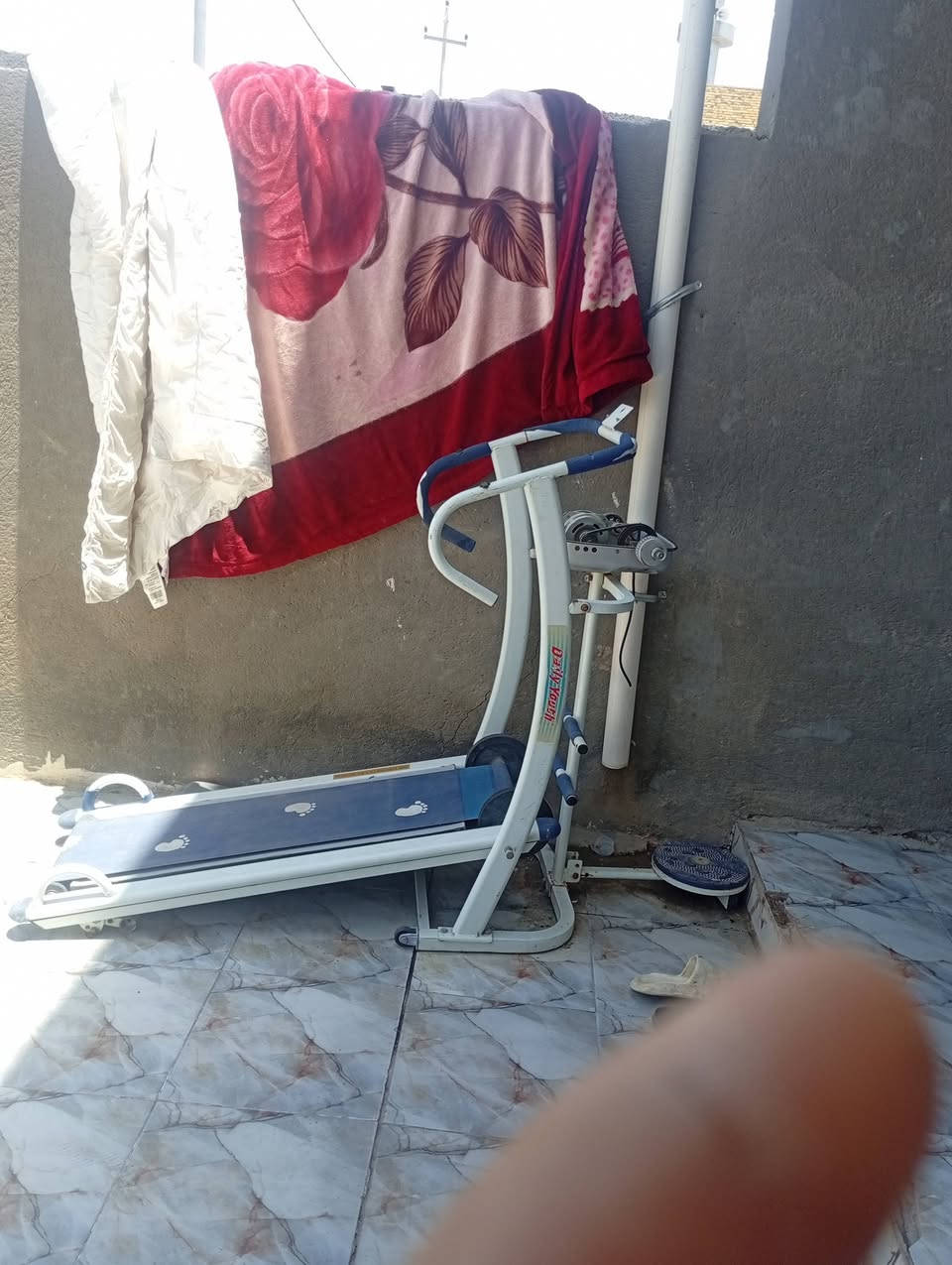 ***********
تانكي ممزروف نقصه قبق سعره 40

كوت سفحه 
جهاز جري وبي لف جذع عطله ما عرف ماطور شنو ما عرف وبي تمرين معده وتكدر تتمرن بي ركض يتحرك عادي سعره 40
