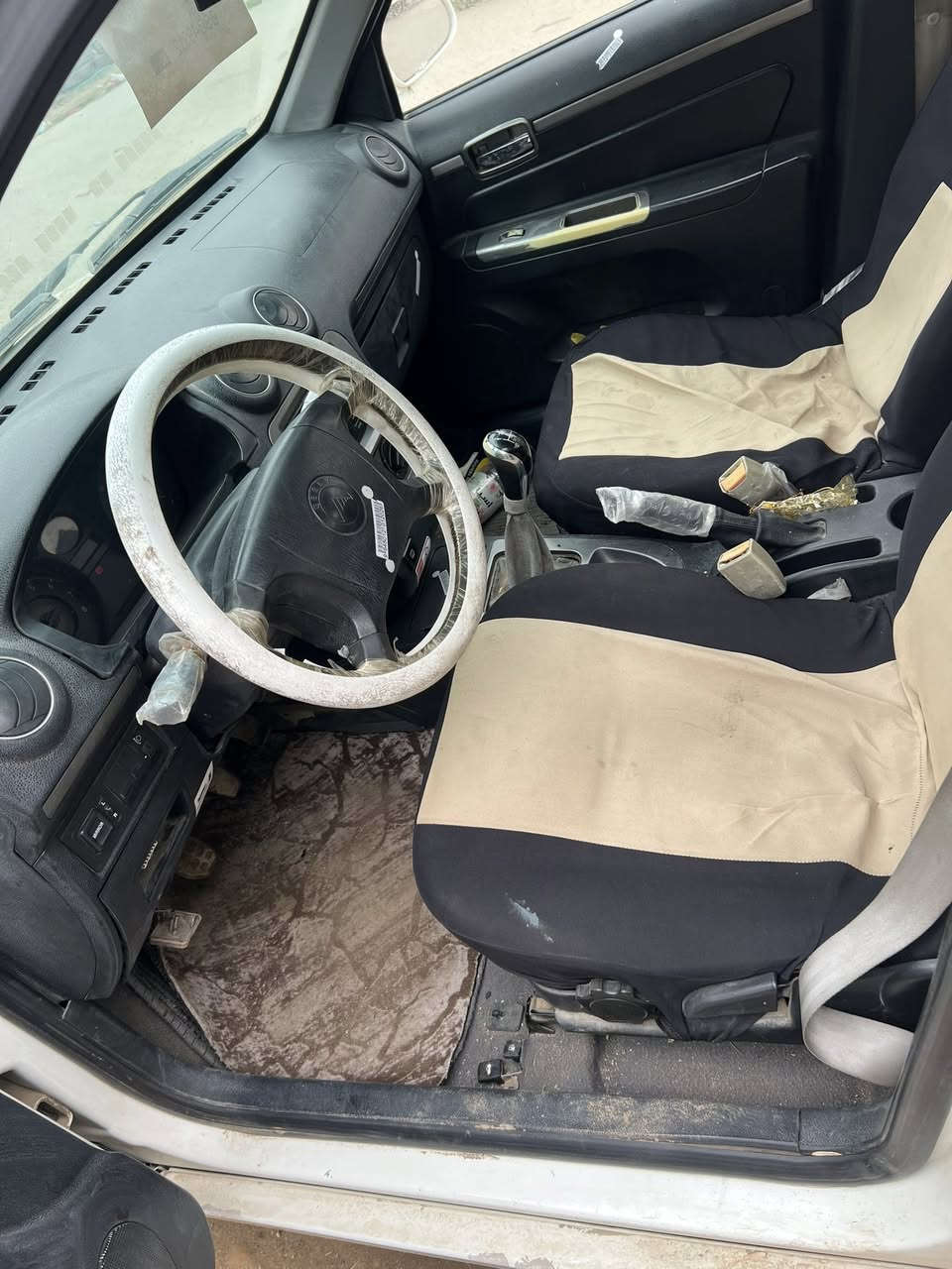 جيلي سيكي 2013
السعر 60وبيها مجال
مكاني ابو غريب
استفسار *********** واتساب
0774 822 8570
