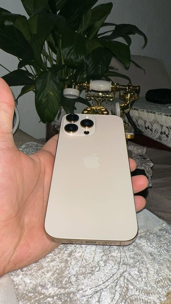 بسم الله 
16 pro max
الذاكرة 256
البطارية 🔋 100‎%‎
عدد دورات الشحن 96
استخدمه واستهلاكه قليل جداً ونظيف
السعر 1425
للتواصل واتساب : ***********
