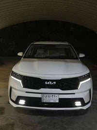 للبيع سورنتو موديل 2023 خليجي  ماشيه 40 الف تبديلاتها كلها بالشركه  مك...