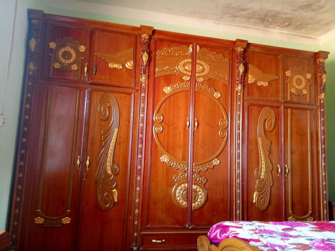 سلام عليكم من رخصه الادمن غرفه خشاب للبيع خشب عراقي زان مصري كنتور ست بوب جربايه تاج مثل ما موضح بل صور واحسن نضيفه حيل ما مستخدمه هواي للا ستفسار على الرقم *********** عليه وتساب
