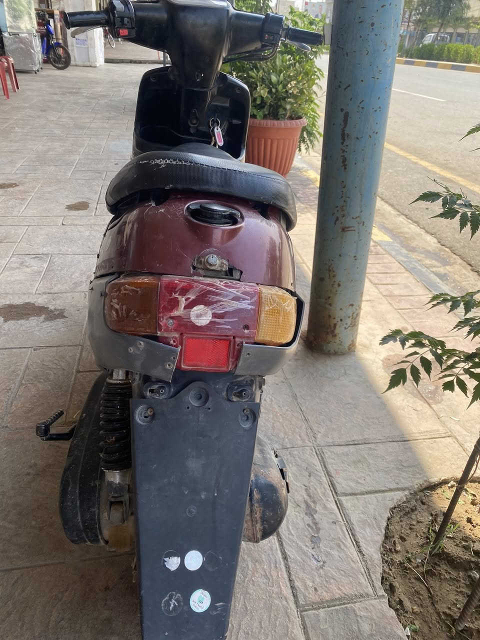 السلام عليكم
عندي مأطور للبيع بوتين دبل قمجي 
كهربية كلو شغال بس يحتاج باتري 
محرك شرط يطير من جوك
شاصي شرط
هذا رقمي ***********
سعر150 بي مجال للطيبين❤️ 
مكاني موصل رشيديه 🇮🇶
