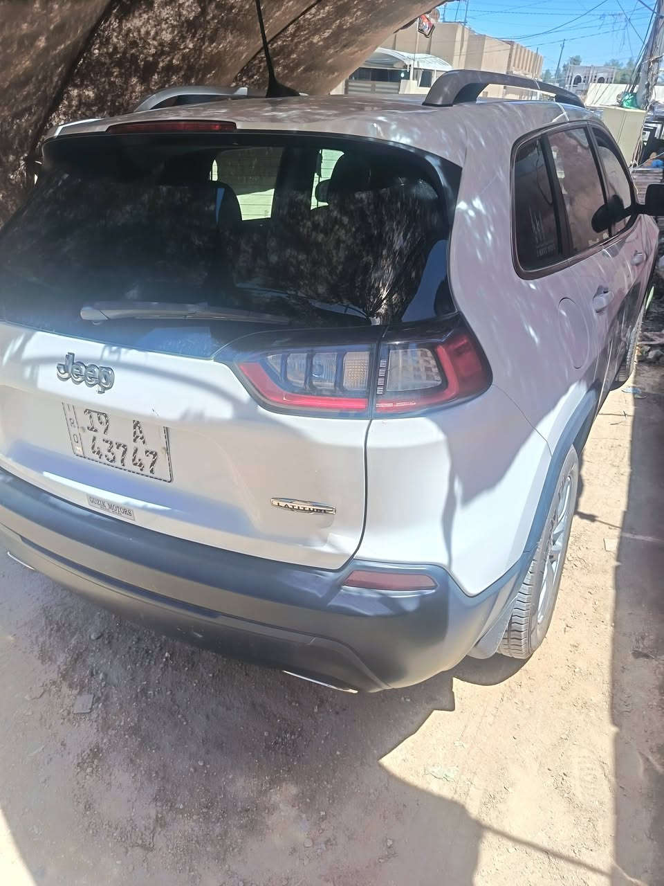 السلام عليكم سياره للبيع جيب امريكي فول مواصفات محرك 3500 مكاني كربلاء الحسينيه*********** السعر 140 وبيها مجال
