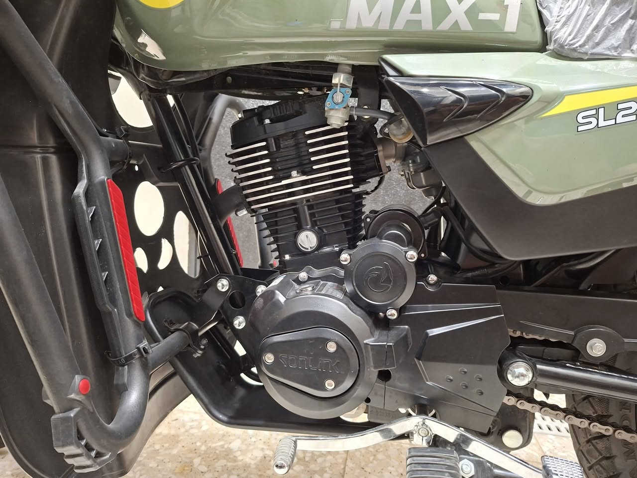 سونلنك ماكس موديل 26 اوراق سكنر
مكينه ٢٠٠
زيرو ماشيه الف و٣٥٠
جديدة كلش وما مشتغله دلفري ابد
شادلها صندوك ودرع للرجل ودرع للمكينه
رايدها مليون و ١٥٠ مجال بسيط
مكاني بغداد الحسينية وتوصيل موجود
***********
