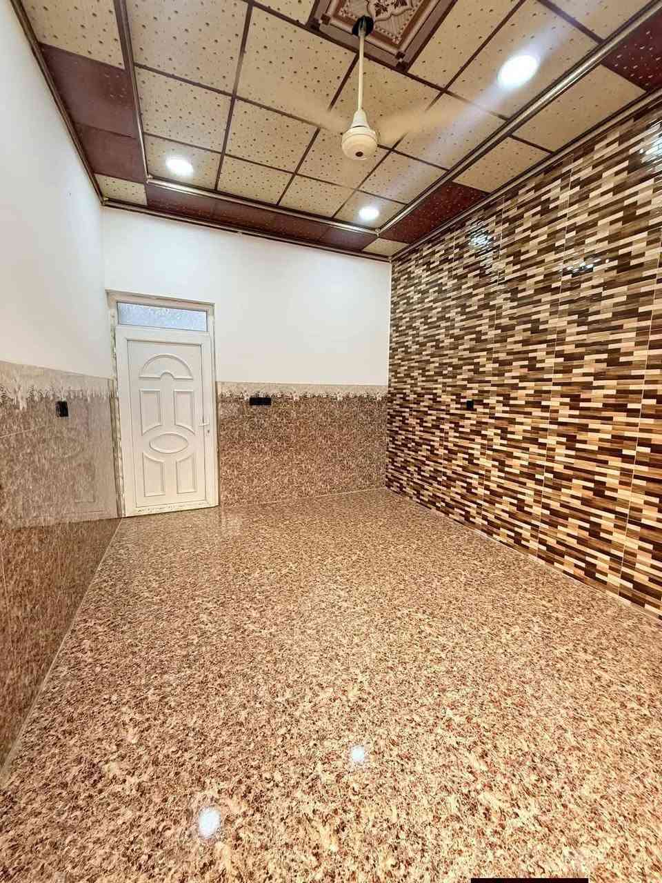 بيت 🏠 للبيع  مساحة 125 متر حي الانتصار شارع 60 مقابل المستوصف المربع الذهبي  بيت فول فول سند طابو الزهور يتكون من غرفتين وهول ومطبخ وصحيات  (السعر 80 وبي مجال) للاستفسار والطلب اتصل على الارقام التالاليه

*********** واتساب وتصال
