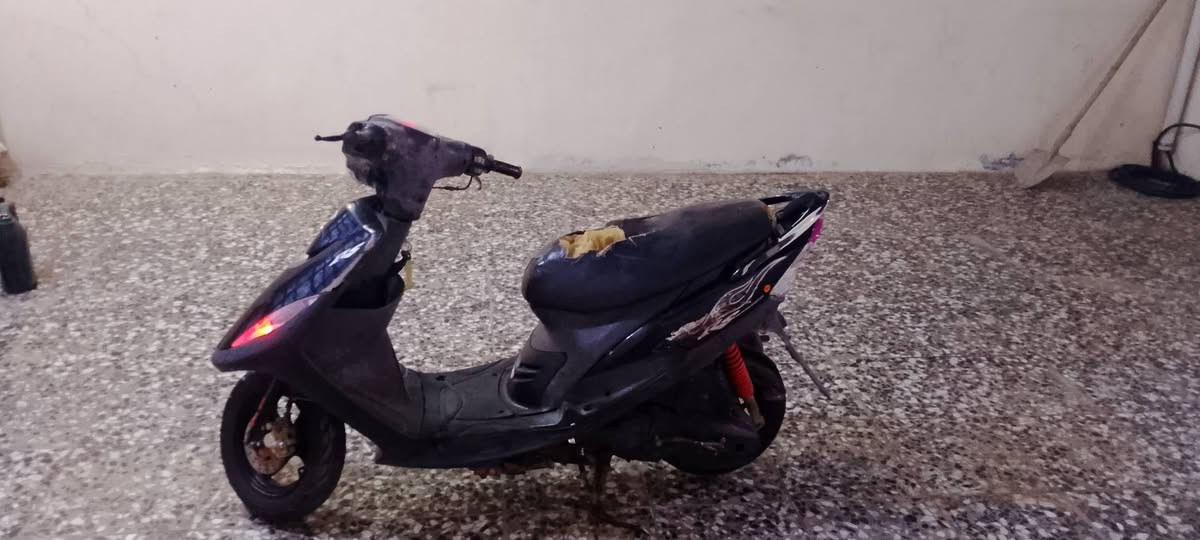 السلام عليكم دراجه ماكس عدله دراجه جديده مكينه ما مفتوحه ناعمه مكفوله نقص بس سلف الباقي جديد مكاني جسر اديالى قرب فلكت سلمان سعر 600وبيه مجال رقم ***********
