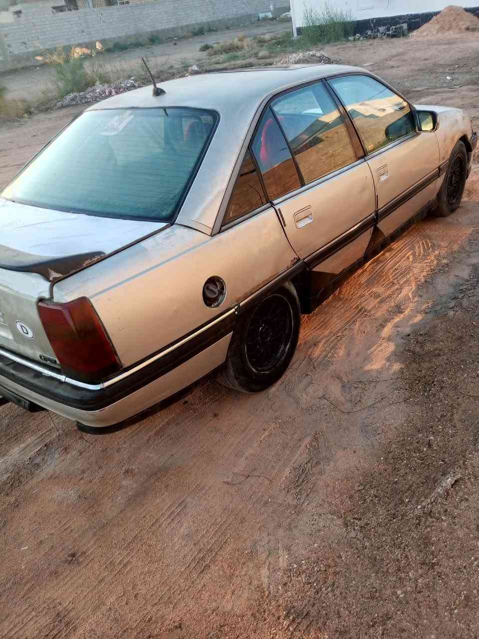 اوبل اوميكا موديل 1991 رقم انبار تحويل مباشر محرك 2000 كير اوتو تخم تاير صدر كامله السياره السعر 18$ 
مكان السياره الأنبار الرمادي جويبه/ ***********
