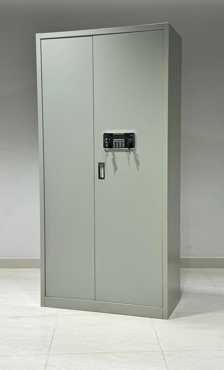 أثاث🧭 مكتبي مريح ومتين🧱 يجمع بين الأناقة 💥والوظيفة، مصمم⚙️ خصيصاً لتعزيز💫 إنتاجيتك وراحتك 🫧طوال ساعات⏰
مجموعه مختلفه من الدولاب الحديد ولخشب 
 العمل."#الشدونقل_مجانآ عروض خاصه علئ الموسم الجديد  #الشدولنقل_مجانآ داخل_بغداد_نقدم_لكم_افضل_
العروض ⚒️🔧 #اسعارنآ_ تنافسيه  ⛳
مجموعة جديدة من الاثاث المكتبي نرجو ان تنال رضاكم 
(💯 ).المنشاء تركي🇹🇷🇹🇷  ولصيني المتياز 
السعار ولقياسات اسفل كل صوره 👇👇👇
( #مستعدون_لتجهيز_اشركات_ولدوائر   الدولة ).
للحجز والاستفسار يرجى مراسلة👨‍💻 الصفحة او الاتصال عل الرقم (***********)تتوفر خدمة  واتساب☎️
