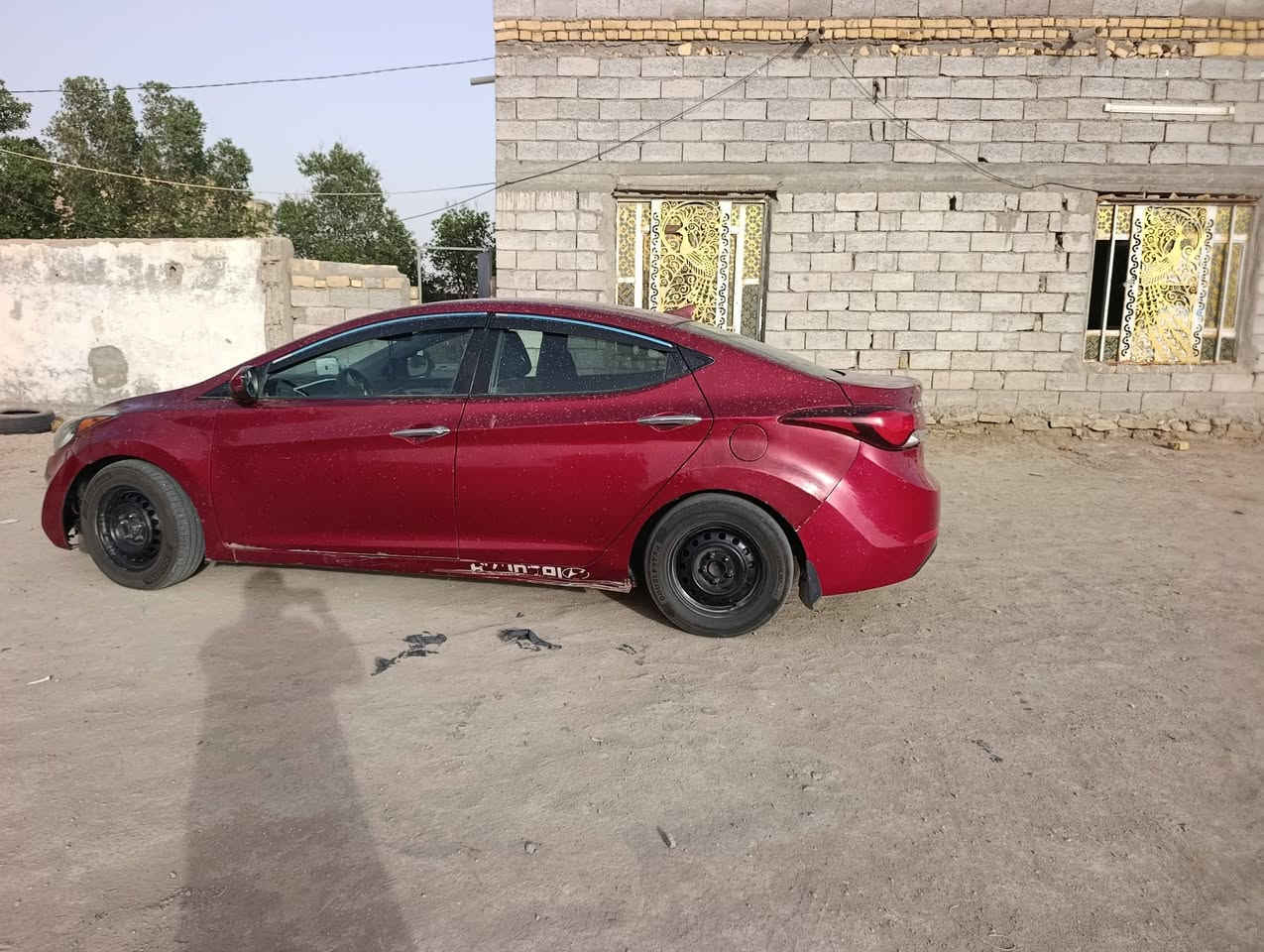 السلام عليكم
الانتره 15 امريكي ظربتها جاملغ خلفي وره السائق سياره جاهزه بسمي ل27  سعرها100وبيها مجال 
السماويه ناحيه الكرامه 
***********
