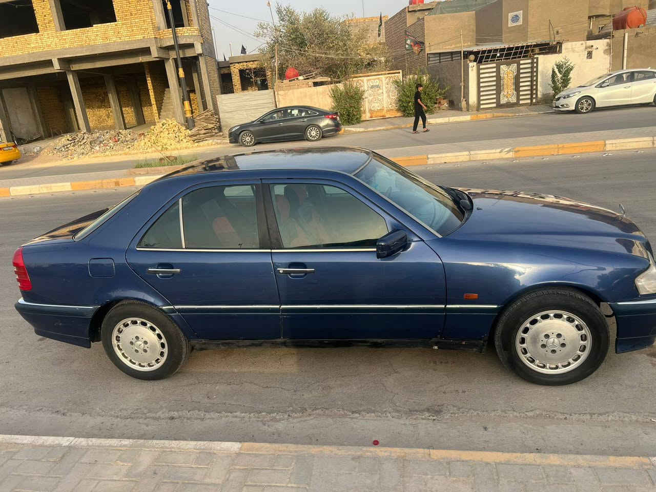 مارسدس سي موديل 1994 
مكينه 6 سلندر خراطيم 
كهربائيات شغاله
تبريد  كل منضومته جديده ثلج 
تخم تاير جديد 
راديتر واتربم ولف حماوه ماي زيتي كله جديد   
كشنات كهرباء 
مصبوغه عام
داش كام تصوير امامي خلفي 
بأسمي رقم بغداد انكليزي هزه جديده 
سعر ٦٠

حداديه يرادله ترتيب فقط 
هاي كل تفاصيله 

المكان السماوه قضاء الرميثة 
***********
