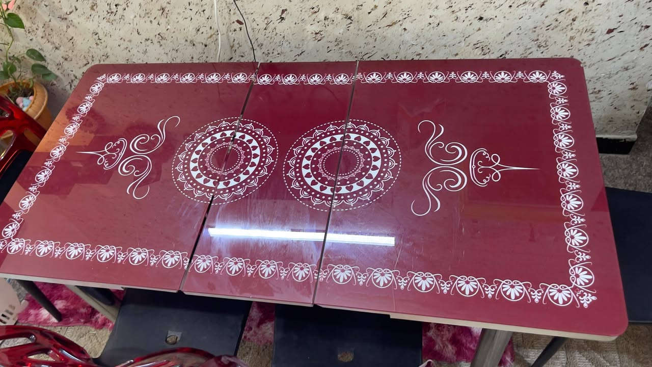 ميز طعام مع اربع كراسي
سعر: 125.000 الف 
للاتصال: *********** متوفر واتس اب
(***********) متوفر واتس اب فقط
