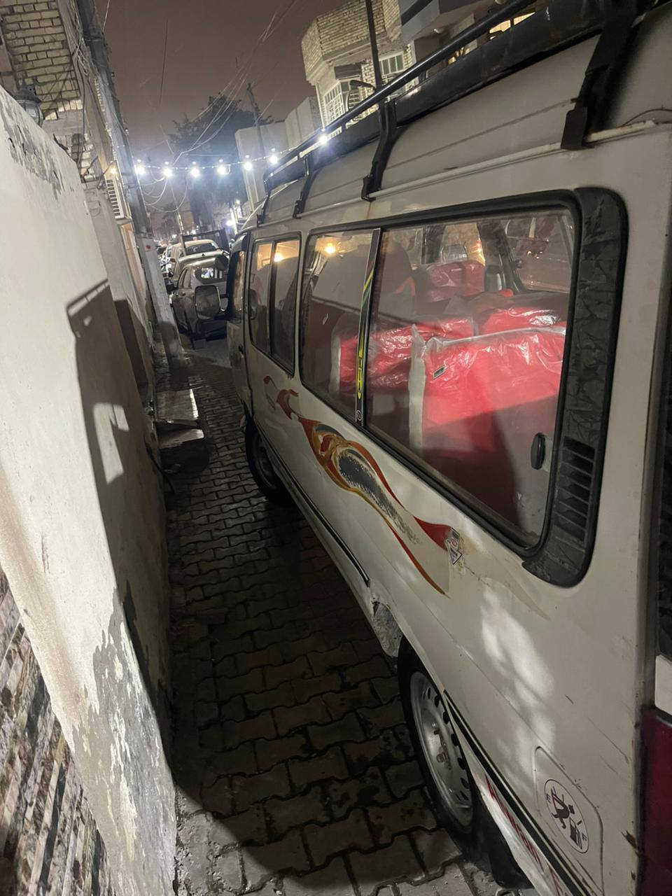 السلام عليكم شباب عندي هاي فتون موديل ٢٠١٣ سياره حلوه نقصها شويه ترتيبات سنويه كارتونيه رقم بغداد الماني للعلم السياره جاهزه للشغل سعرها ٣٠ وبيها مجال مكانها ديالى رقم التلفون ***********
