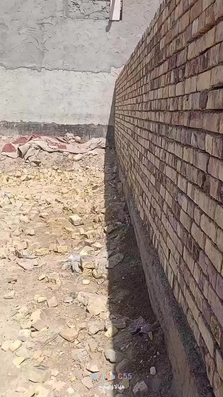 قطعة ارض للبيع مثل ما موضح بالفيديو 100م مربع١٠×١٠ اساس كونكريت شريطي مسلح سياج طابوق ارتفاع مترين العنوان التقية الثالثة مجاور مدرسة البشير خلف الكراج القديم المنطقة جاهزة من جميع الخدمات ماء كهرباء مجاري والشوارع مقبلة على التبليط والارصفه حاليا سبيس مفروشه  . للاستفسار الاتصال على الرقم*********** او مراسلة الصفحه
