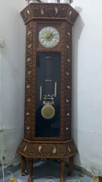 عندي ساعه للبيع السعر 60وبيها مجال رقم الهاتف 07831499404مكاني بغداد ا...