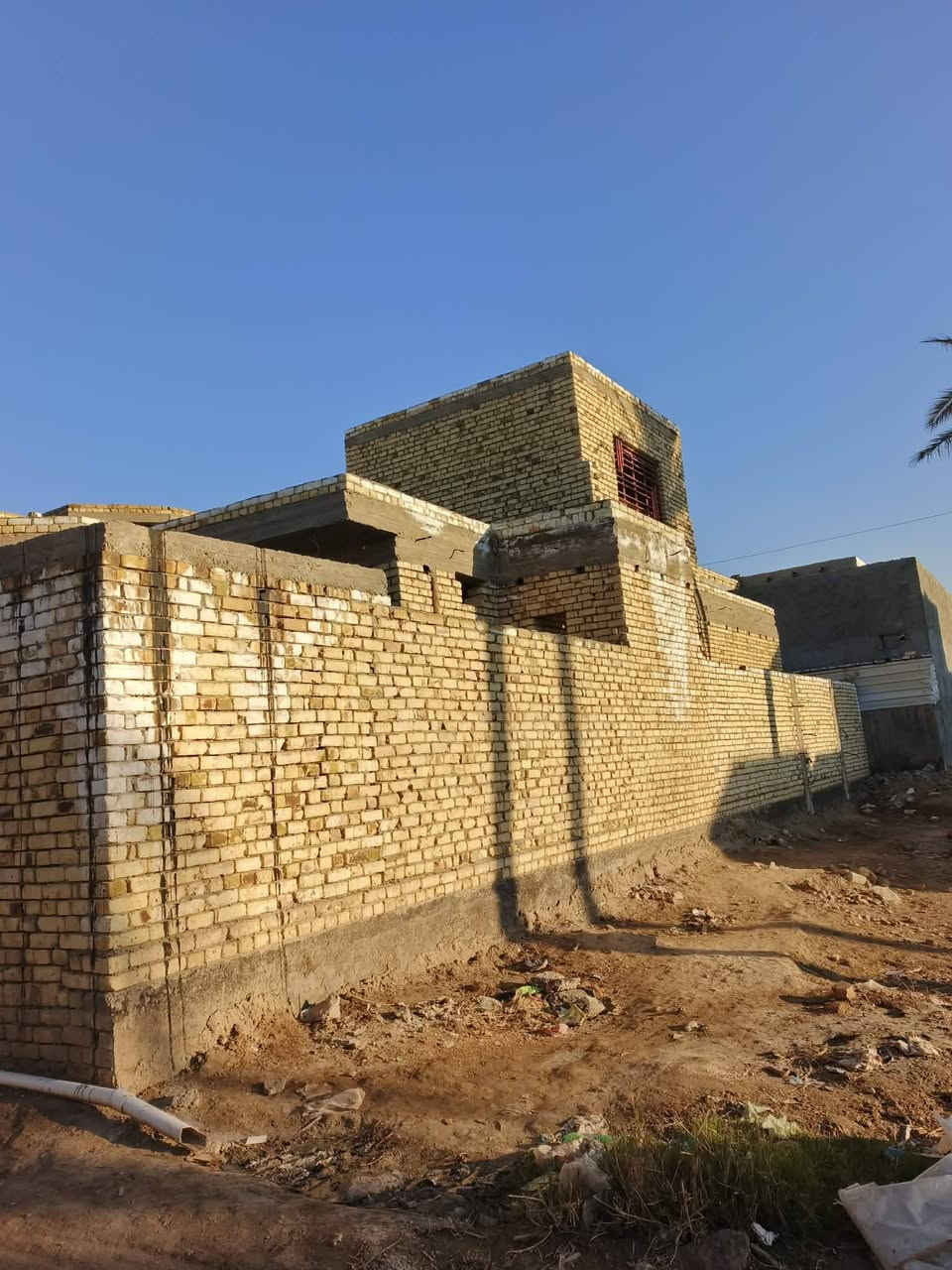 السلام عليكم. 
هيكل كامل للبيع. 💵
ــــــــــــــــــــــــــــــــــــــ

المساحة: 200 متر
سند 25
طابو زراعي 
واجهيه 10 امتار
نزال 20
ــــــــــــــــــــــــــــــــــــــــــــــــــــــــــــــــــــــــــ
الموقع. 📍

بين علي قماره والجمعية-شارع حسينية الشهداء-مقابيل ابو سيف الصيدلاني. 
ــــــــــــــــــــــــــــــــــــــــــــــــــــــــــــــــــــــــــــــ
البيت يتكون من 

غرفة عدد (2)
صالة-استقبال-مطبخ
ـــــــــــــــــــــــــــــــــــــــــــــــــــــــــــــــــــــــــــــــــــــ
ــــــــــــــــــــــــــــــــــــــــــ
للاتصال .   

***********
