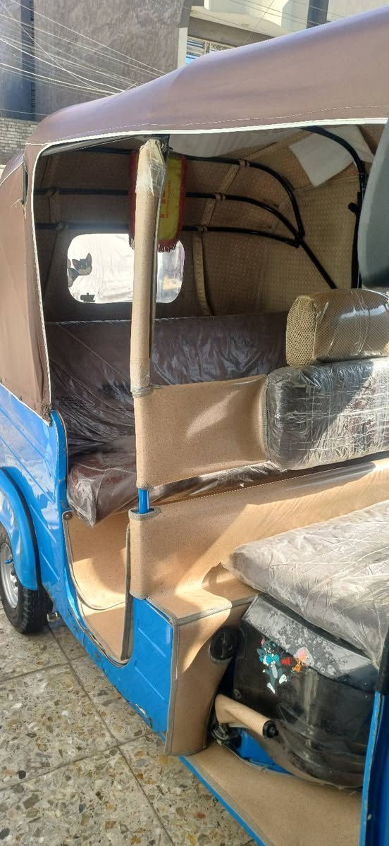 السلام عليكم ..للبيع تك تك موديل ٢٠ مرقمه تحويل ثاني يوم باسمي تك تك متصرف عليه ربع الله شاهد كبل للشارع بغداد العبيدي السعر ٨٥٠٠ للتواصل رقم ***********
