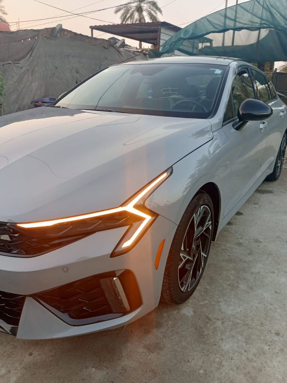 يالله 

🚗 للبيع كيا GT Line K5 موديل 2025 🚗

المواصفات:فول مواصفات 
✔️ محرك 2.5 لتر قوي واقتصادي بالبنزين
✔️ قير أوتوماتيك
✔️ شاشة كبيرة + كاميرا خلفية
✔️ حساسات أمامية وخلفية
✔️ فتحة سقف
✔️ تشغيل بصمة
✔️ كراسي جلد
✔️ نظام أمان متكامل
ماشيه 22الف حقيقي السياره جديده وجهازه من كلشي او ضربته موضح بصوره قبق جنطه مبدل فقط 
السعر  210$ او بيه مجال بصيط 
الاستفسار الهاتف (***********)
