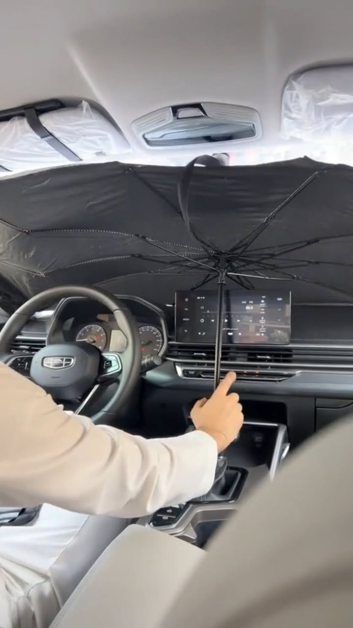 مظلة زجاج أمامي للسيارة قابلة للطي – تصميم مظلة (Car Umbrella Sun Shade)
الاستخدامات
حماية داخل السيارة من أشعة الشمس المباشرة.
تقليل حرارة المقود والطبلون والمقاعد.
حماية التابلوه من التشققات وتغير اللون.
تقليل تأثير الأشعة فوق البنفسجية (UV).
مثالية للاستخدام اليومي في الصيف.
المميزات
تصميم مبتكر يفتح مثل المظلة خلال ثواني.
مادة عاكسة مزدوجة الطبقة لعكس الحرارة وأشعة الشمس.
هيكل داخلي معدني قوي (أضلاع مظلة متينة).
زر قفل وفتح سريع.
مقبض بطول 40 سم لسهولة التحكم.
سهلة الطي والتخزين داخل الباب أو الدرج.
مناسبة لمعظم السيارات.
أبعاد المنتج:
الطول 130 سم
العرض 80 سم
ارتفاع المقبض 40 سم
قياس الكارتون:
35 × 6 × 7 سم
محتويات الصندوق
1 × مظلة زجاج أمامي للسيارة
1 × حزام تثبيت (فيلكرو)
علبة كرتونية 
الملاحظات
يُفضل إغلاق المظلة بلطف للحفاظ على عمر الأضلاع المعدنية.
تأكد من القياس قبل الشراء لضمان التوافق مع سيارتك.
اللون الداخلي فضي عاكس والجهة الخارجية سوداء.
للتواصل على الرقم *********** للحجز 🤍
