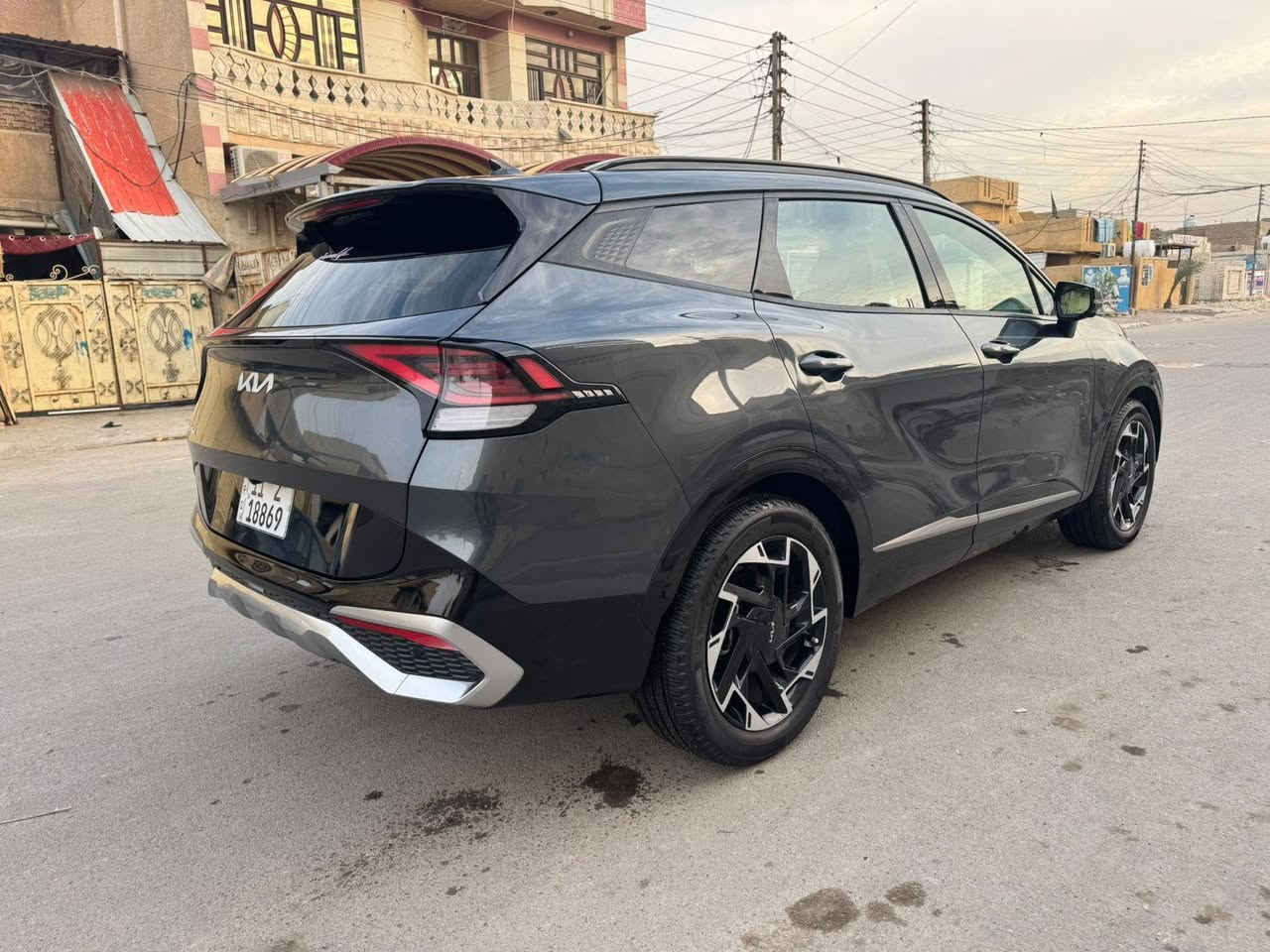 السلام عليكم
سبورتج 2024 وارد امريكي 
فول مواصفات SX PRESTIGE 
الضرر كما موضح بل صور 
بصمة 
تشغيل عن بعد 
بونوراما 
جنطة كهرباء 
4 كامرات 360 
داخل احمر 
شاشة متصلة تجتل 
رادارات امامي خلفي 
حساسات امامي خلفي 
بعد مواصفات معروفة 
العنوان بغداد حي النصر 
رقم الهاتف ***********
