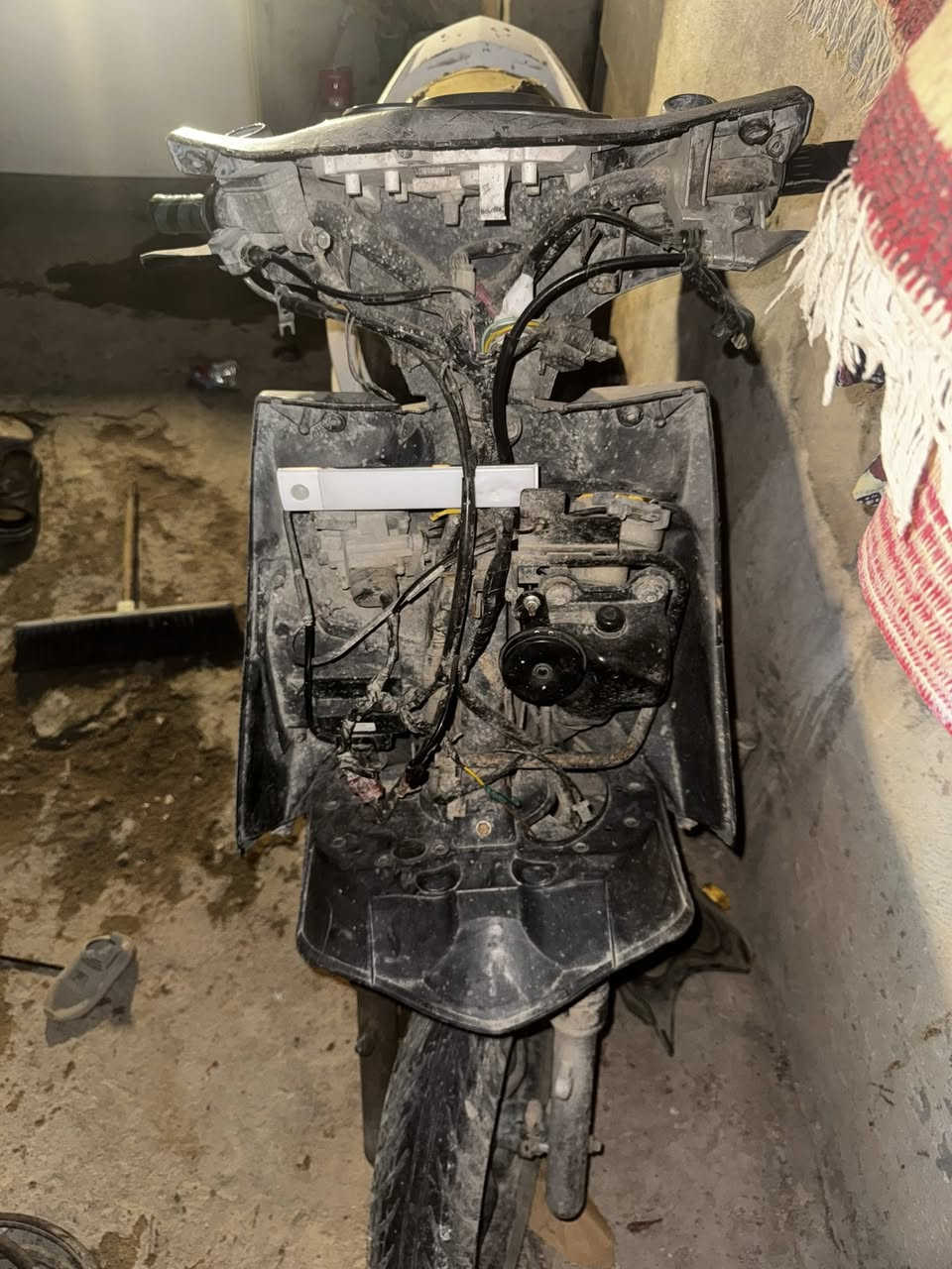 دراجه سكنس فحل يرادلها ترتيب شغاله بيها دخان وارداها  قبق هندرالسعر 250 وبيها مجال (ترهم مراوس ) بكان الزعفرانيه رقم ***********
