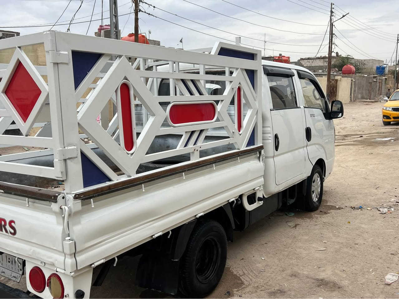 السلام عليكم للبيع كيه 2013رقم بصره تحويل ثاني يوم كفاله ضربه وصبغ سياره جاهزه مكينه كير حداده تخم تاير كله جديد شاصي مكفول رقم شاصي واضح العنوان البصره ***********
السعر 86وبيه مجال قليل
