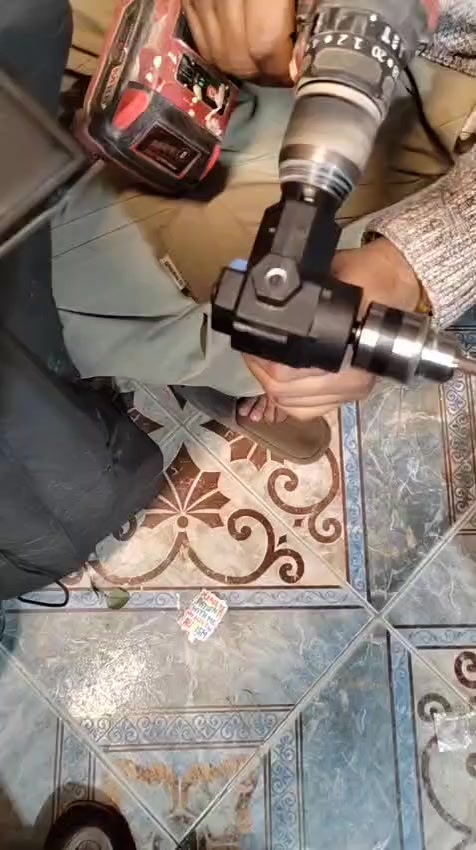 دريل+ يدة كامله للزواية العمية 
بس ما بي بطارية 
حط سعرك وبالعافية على الياخذه


**إذا كنت صاحب هذا الإعلان وتريد حذفه لأي سبب، رجاءا أرسل رسالة إلى الدعم الفني**