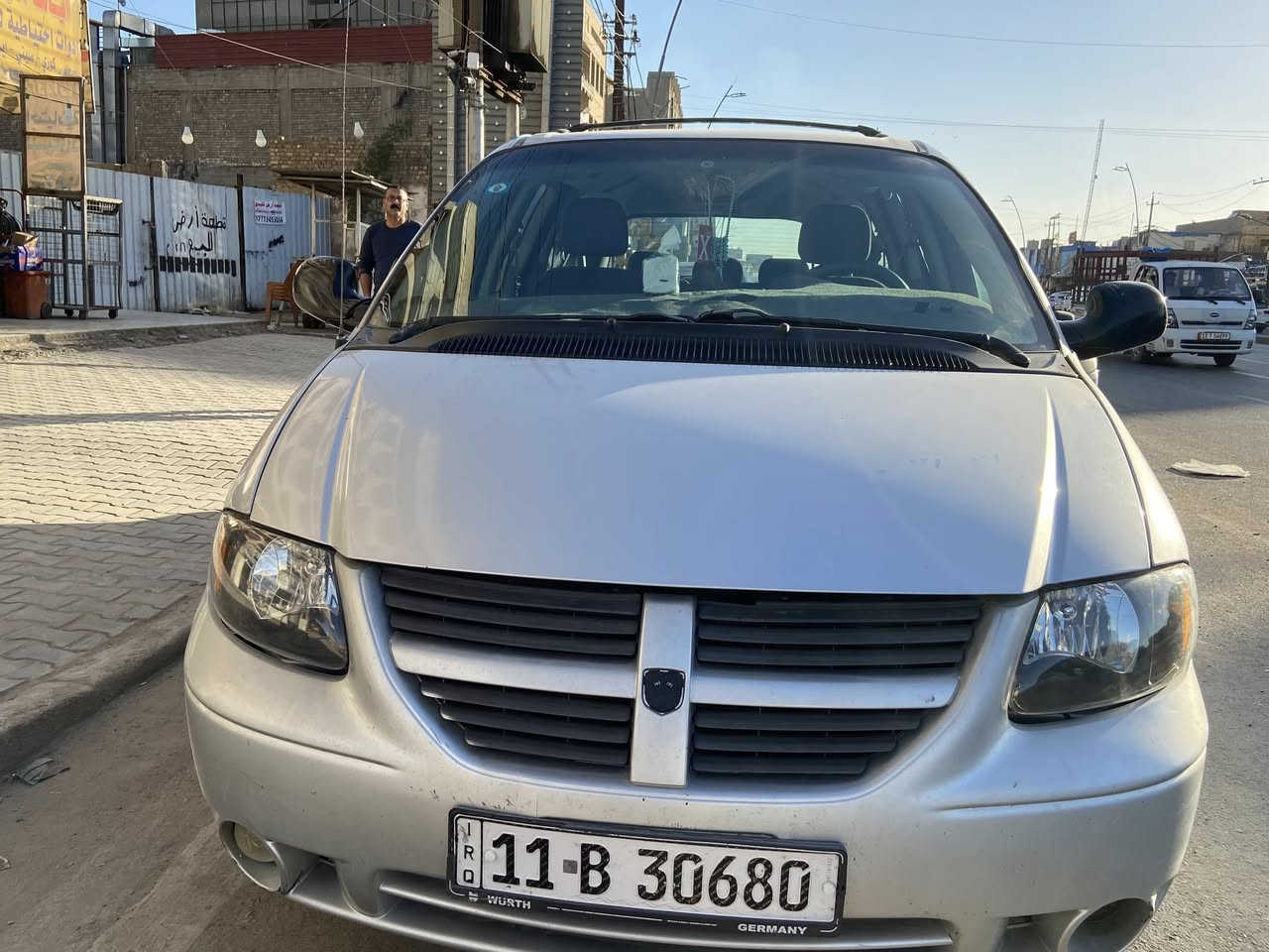 دودج كرفان 2007
السيارة 7 راكب كشنات منفصل وبلع ايضاً 
مكينتها 3300 السيارة مكينتها وصدرها كله كامل ومابيها اي مشكلة وايضاً سيدي جنجر بيها السيارة شاصي طويل السيارة بأسمي تحويل ورا يومين سنويتها لل2030 سعر السيارة 85 ورقة وبيها مجال للشراي 
عنواني بغداد المشتل 
للاستفسار ***********
