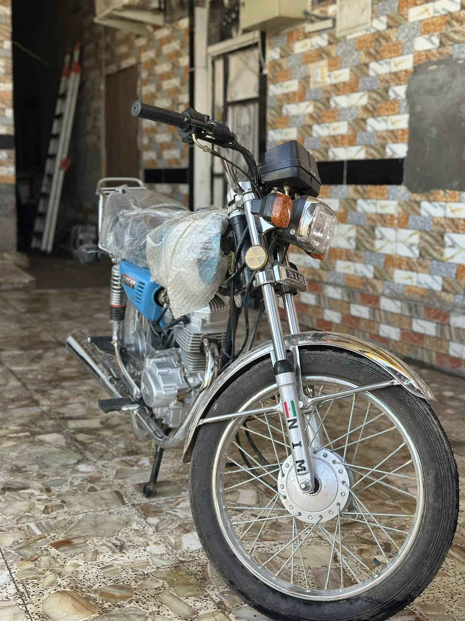 السلام عليكم
دراجه نامه امتياز أخت الشلامجه باب اول  موديل 2025 صارلها سبوع من طالعه من الوكيل أوراق أصوليه ترقيم ثاني يوم 
سعرها مليون و650قفل الرقم ***********
