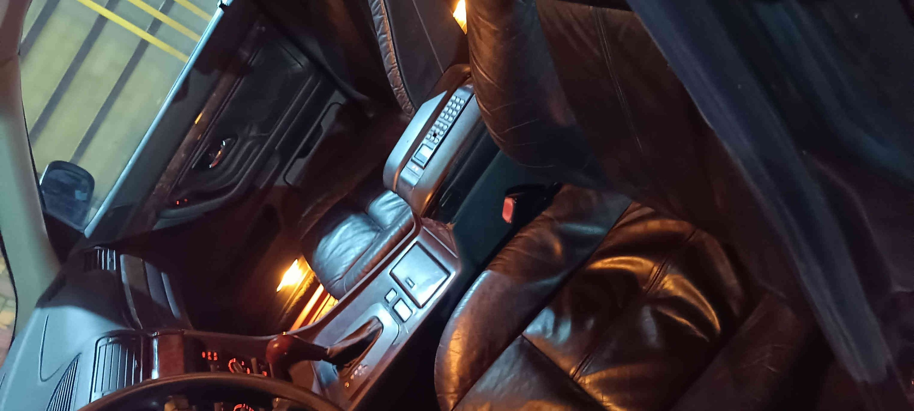 السلام عليكم/ 44_7 هوة موديل 96 السعر 100$ السيارة معمرة جديد وعابرة سعرها مكاني ابو  غريب حي صديق ***********
